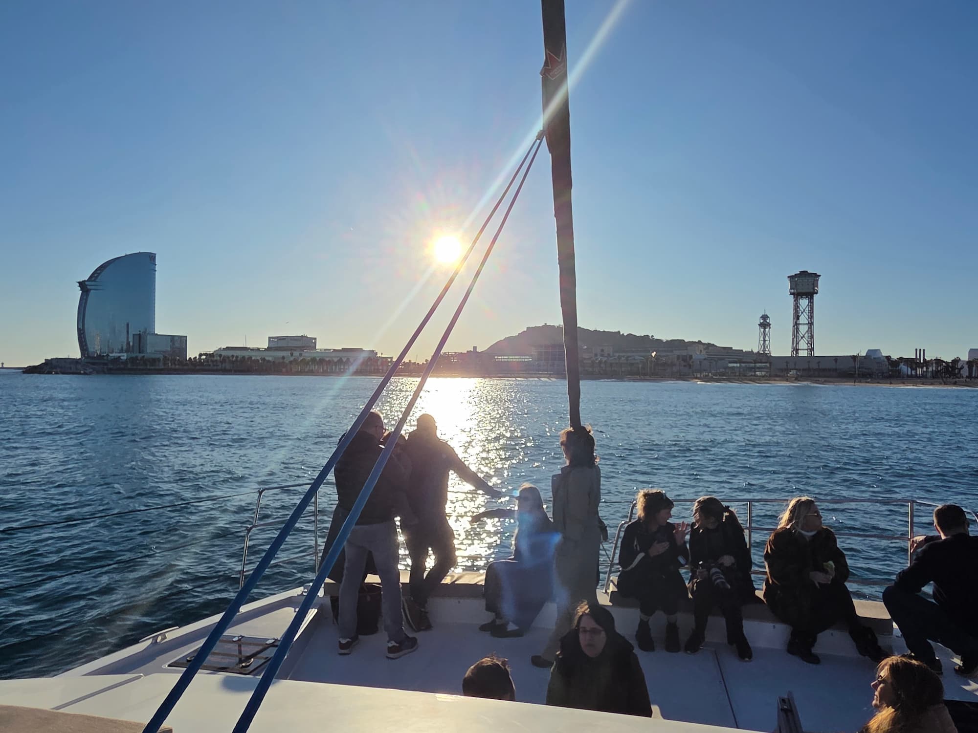 Catamarán BarcelonARCH Skyline Tour